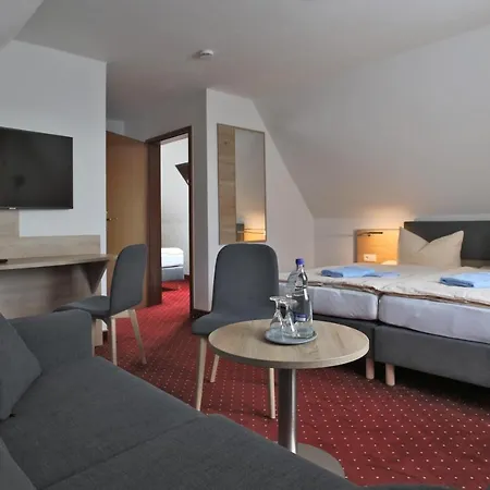 & Restaurant Am Wasser 3*