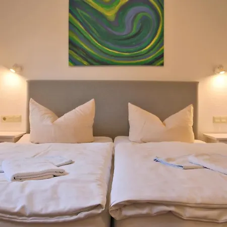 & Restaurant Am Wasser 3*